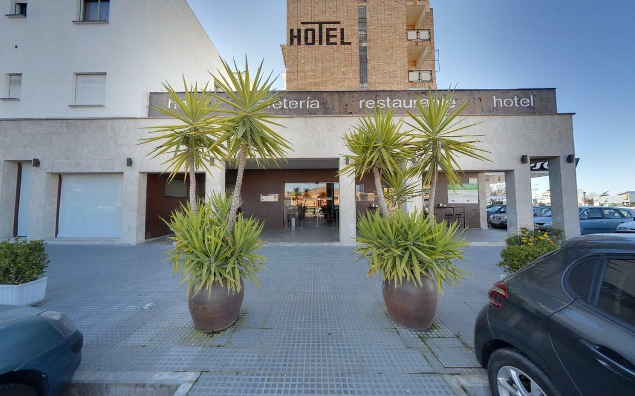 Hotel Moya Navalmoral De La Mata Exterior foto
